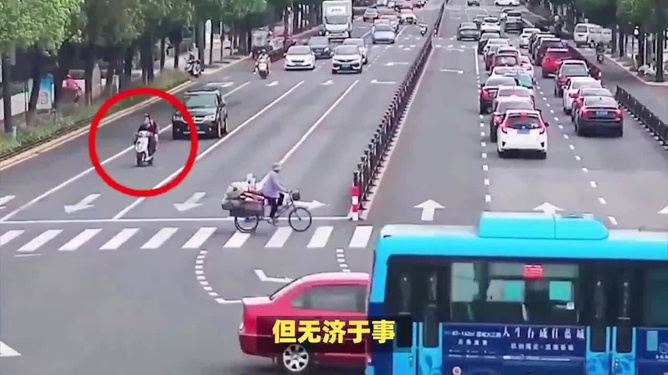 男子S型走位骑电动车摔翻事件引发关注，智能电动车引领安全出行新篇章