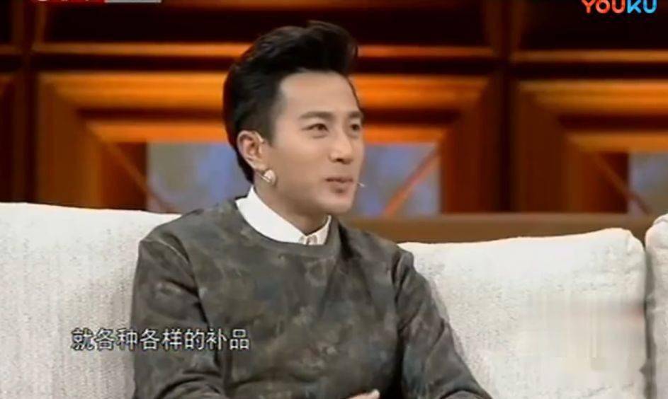 城管回应游客与铜人合影后被要求支付费用事件，真相与反思