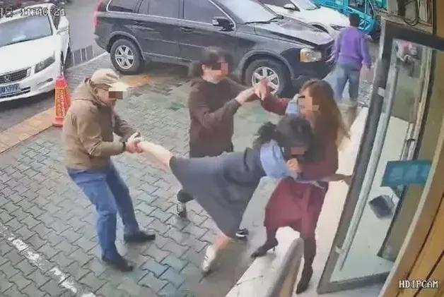公职人员停车纠纷引发暴力事件被刑拘，温情回归之路的挑战与反思