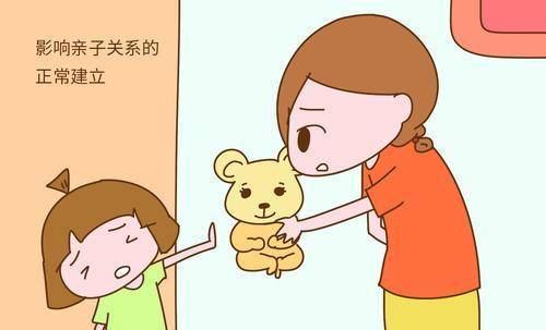 男孩踩女童肚子蹦跳 家长竟恶语相向
