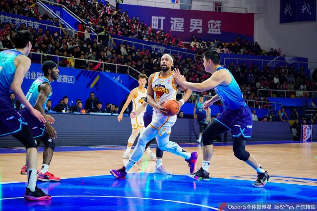 萨林杰24+17助力北控击败广州，四连败背后的篮球风云时刻
