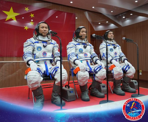 神舟十九号蓄势待发，巷弄深处的星辰小店