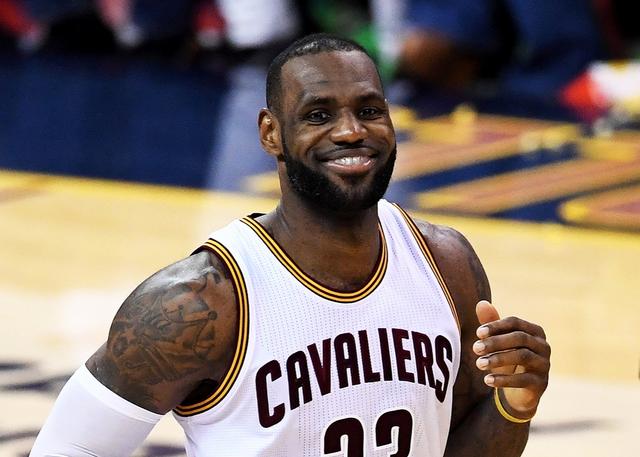 NBA巨星詹姆斯连续十一年蝉联收入榜榜首，解析与观点分享