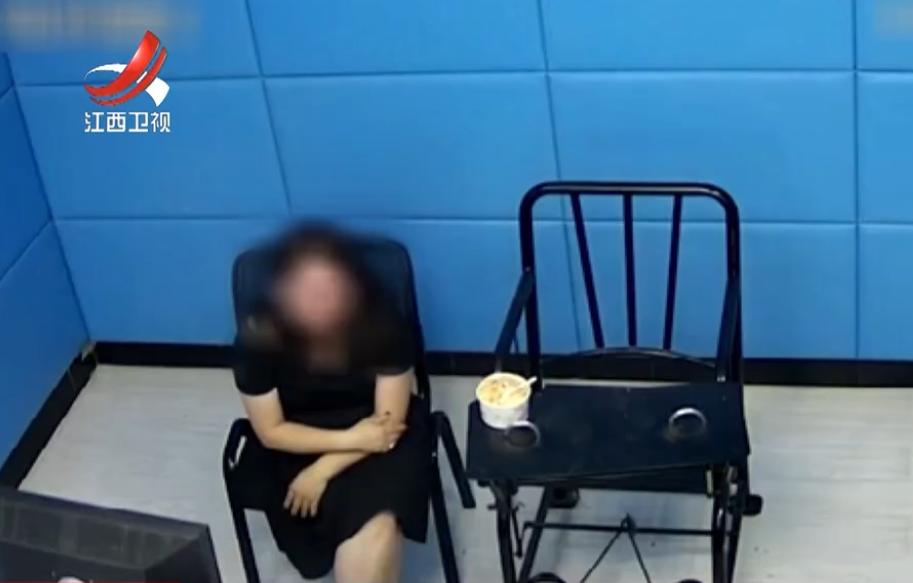 男子驾车撞路边女主播引发法律制裁事件，冲动行为的代价与反思
