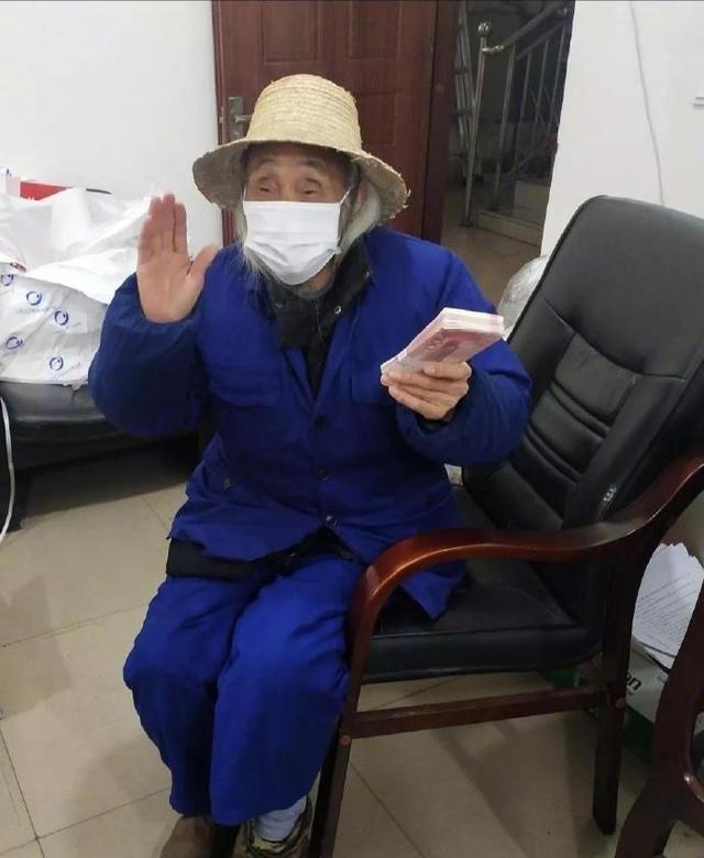 重磅科技新品助力养老新风尚，智能榜一大哥神器震撼发布，专属高科技产品助力老人无忧养老生活