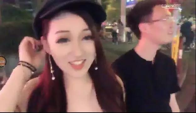 女主播深夜直播拒绝搭讪遭遇车祸事件引发热议，事件真相与观点探析