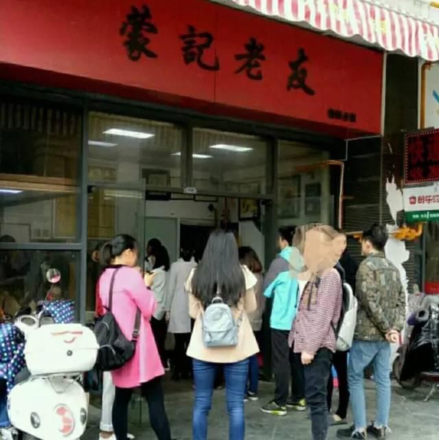 探秘小巷特色小店，缓慢停车的挡位选择指南