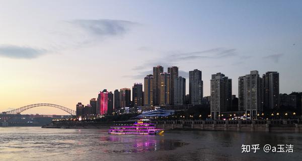 重庆南岸区，新区旧情之日常故事