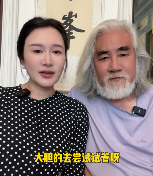 73岁张纪中再当爹，小巷美食秘境探寻记