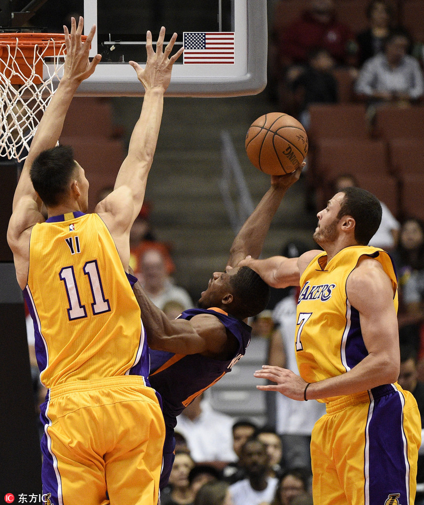 NBA季前赛湖人加时胜太阳，小巷美食见证胜利味蕾盛宴