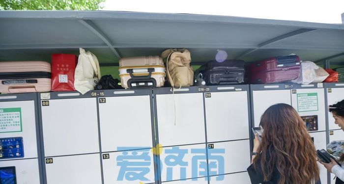 地铁站旁通道无人看管行李箱现象
