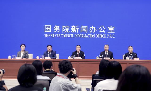 国新办发布会聚焦，财政部部长的日常与财政政策解读