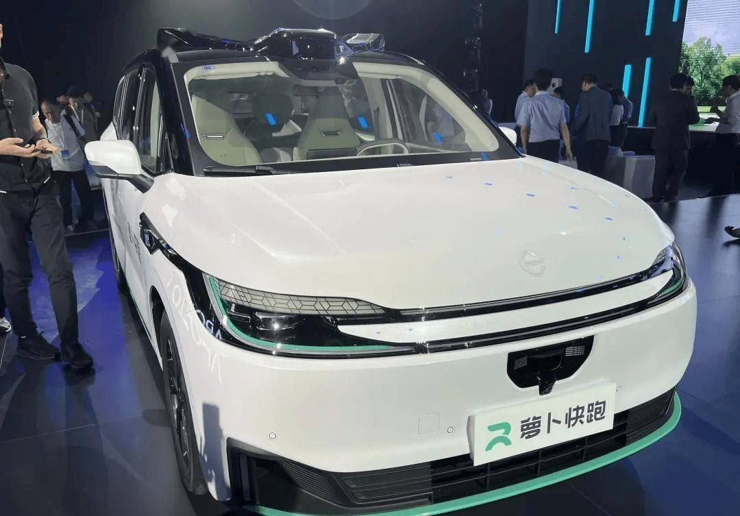 第一视角试驾特斯拉Cybercab，革新之力引领未来出行典范