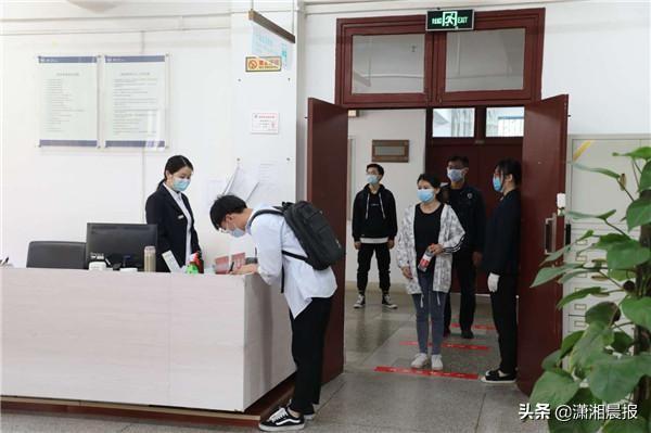 最新肺炎数据及其背后的暖心故事