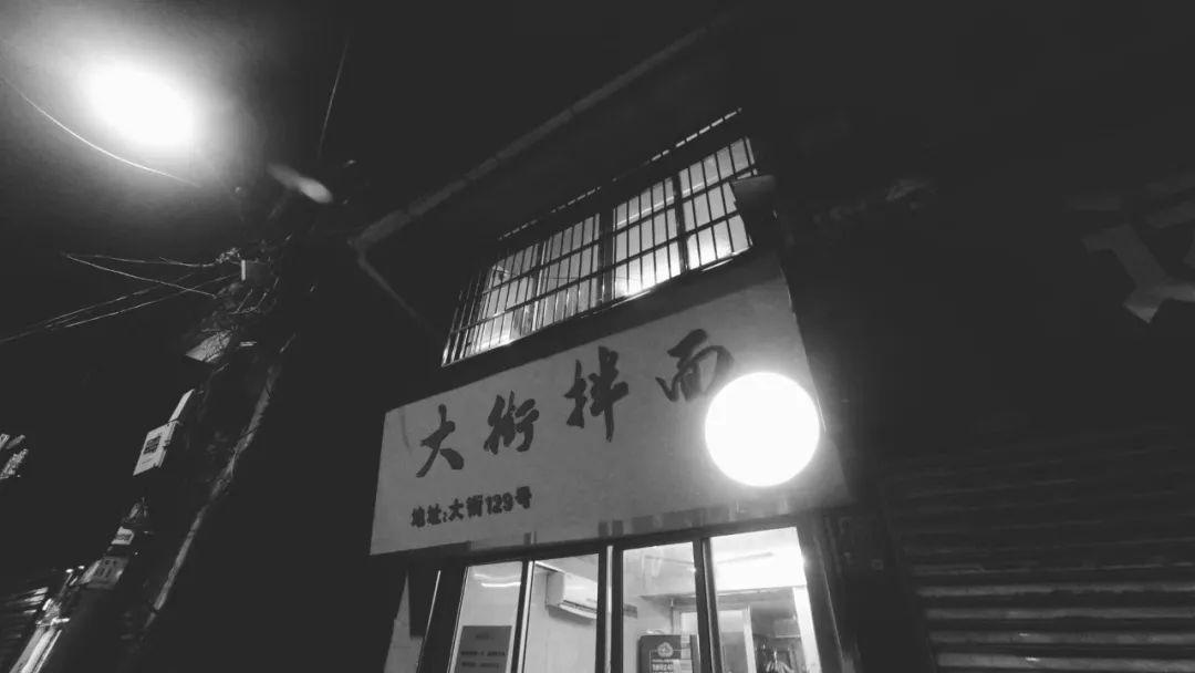 每日热点新闻，巷弄深处的独特小店展现别样风情