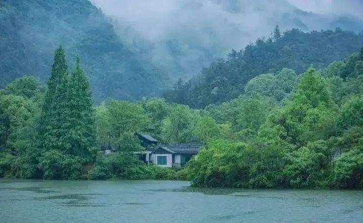 自然美景之旅，闯荡都市的内心平和与宁静探寻之路