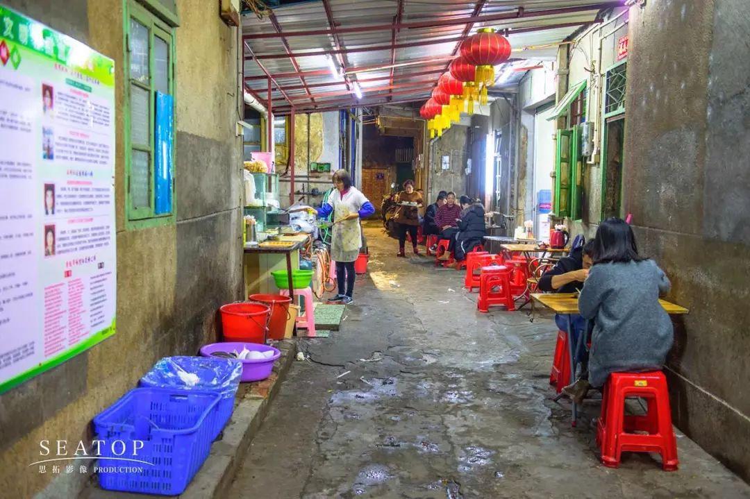 探索最新Qvod播放器下载，小巷深处的媒体盛宴与隐藏特色小店