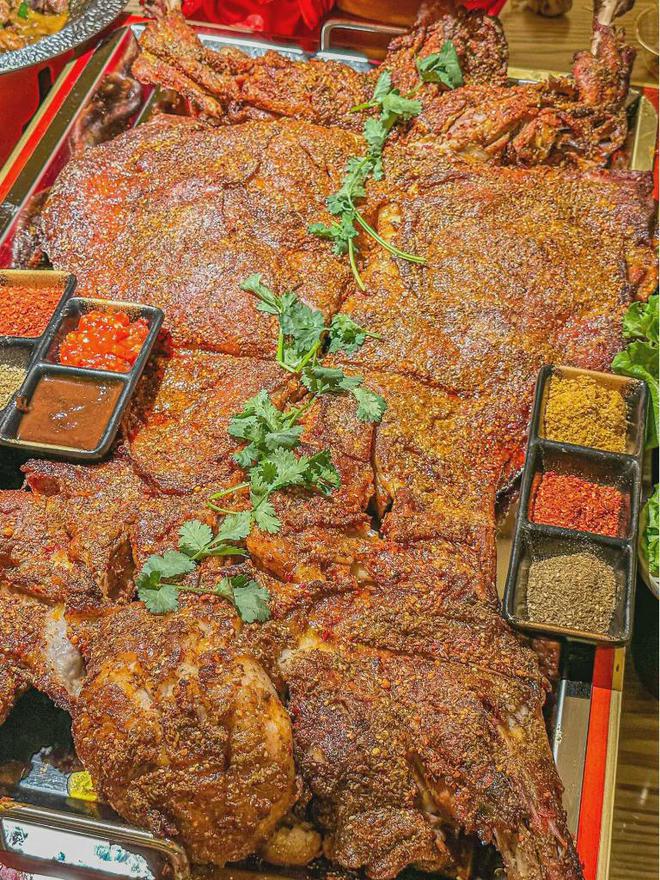 瘦猴探索小巷美食宝藏，最新视频揭秘独家美食之旅