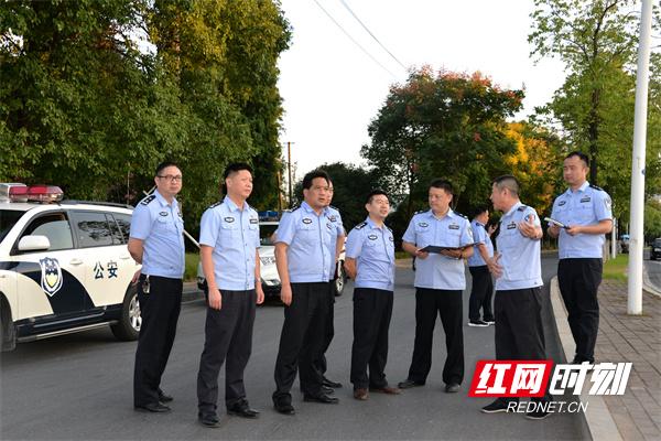 汉德大道最新动态，自然美景探索之旅的愉快启程