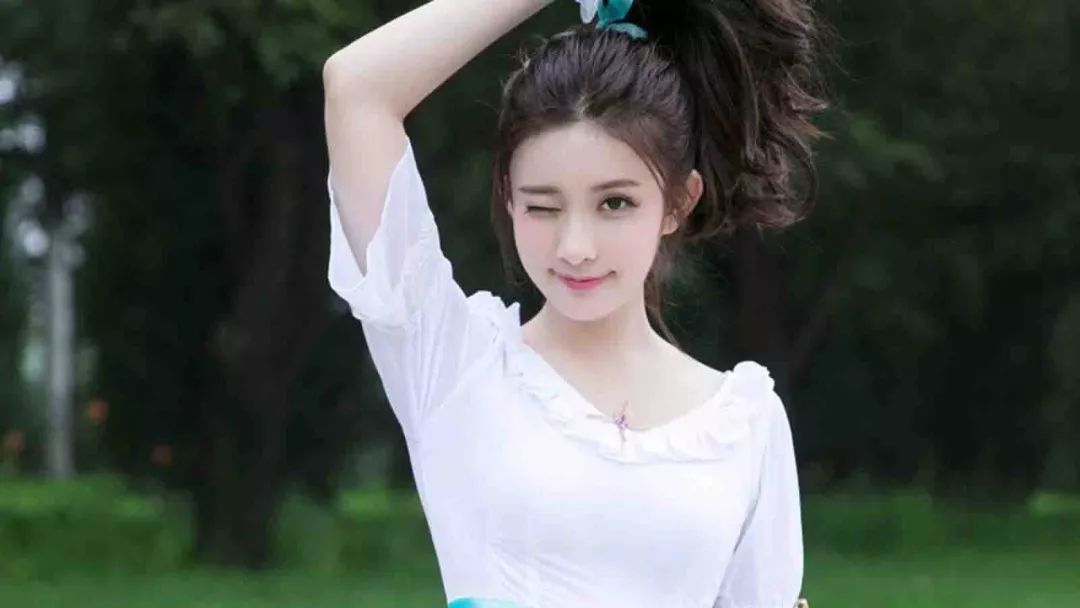 演员小九，与自然美景的轻逸之旅，探寻内心宁静的旅程