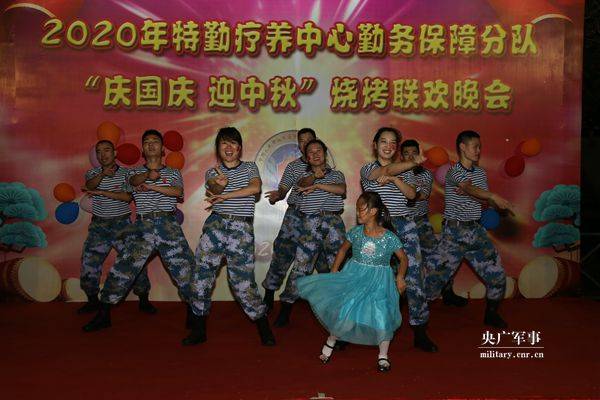 大蓬车演员，路上的欢笑与情感纽带