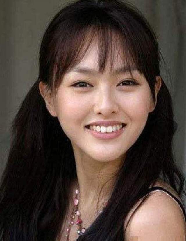 颧骨高的女明星的温馨日常记录