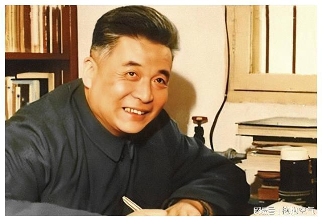 百岁杨振宁揭秘传奇人生，跟随其步伐，开启人生新篇章的启示