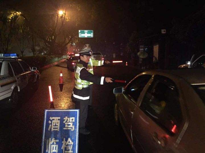 隔夜酒驾新规定下的安全温馨夜