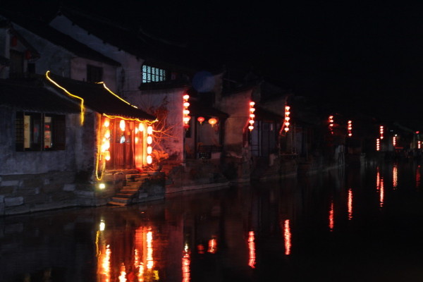 上海隐秘小巷探秘，特色小店奇遇与最新天气体验