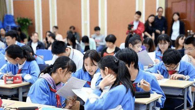 非师范生教师资格证最新政策，小巷中的教育星火之光