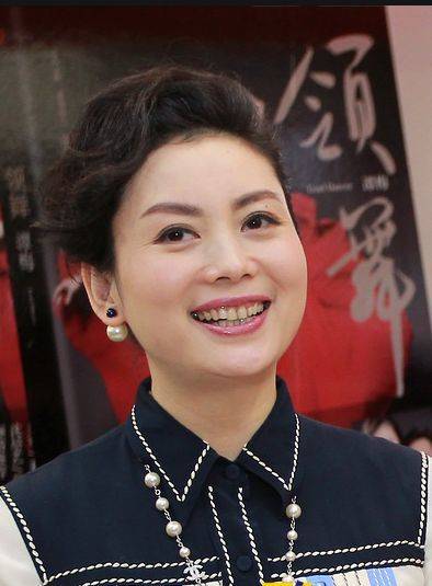 央视主持人朱军最新动态，探秘小巷特色小店之旅