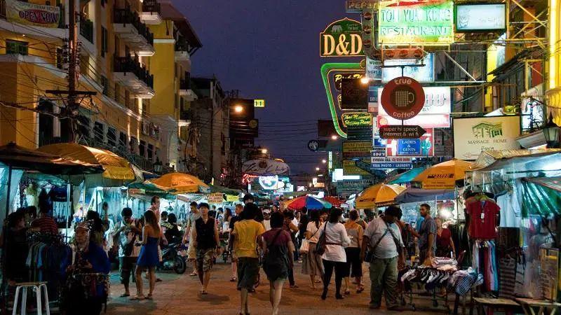 探寻小巷中的隐秘宝藏，最新特色指甲片奇妙之旅