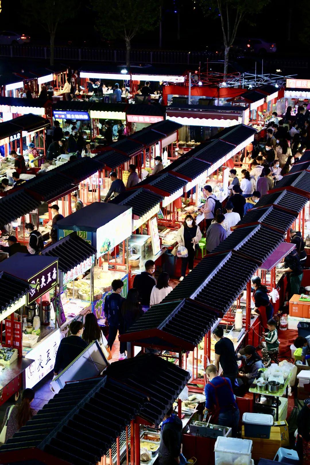 李村夜市最新动态揭秘，热门小吃、商品及夜市新风貌
