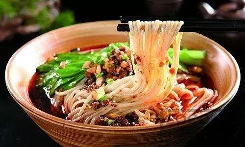 杨健探秘，小巷中的美食天堂揭秘