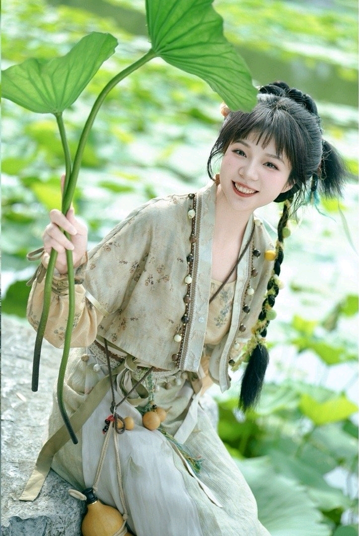 蝶恋最新，小巷中的美食秘境