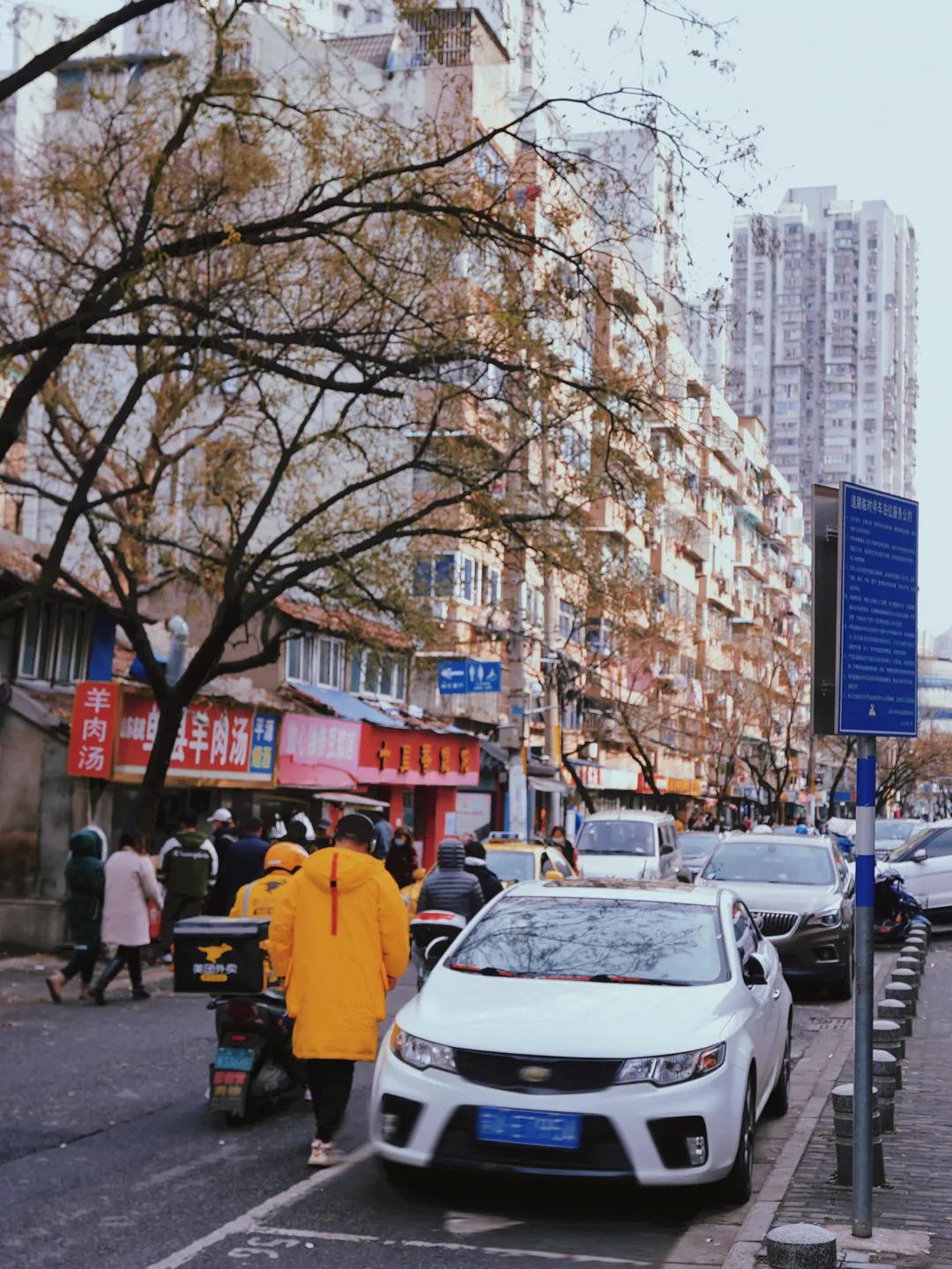 吉利最新照片，小巷深处的独特小店探秘
