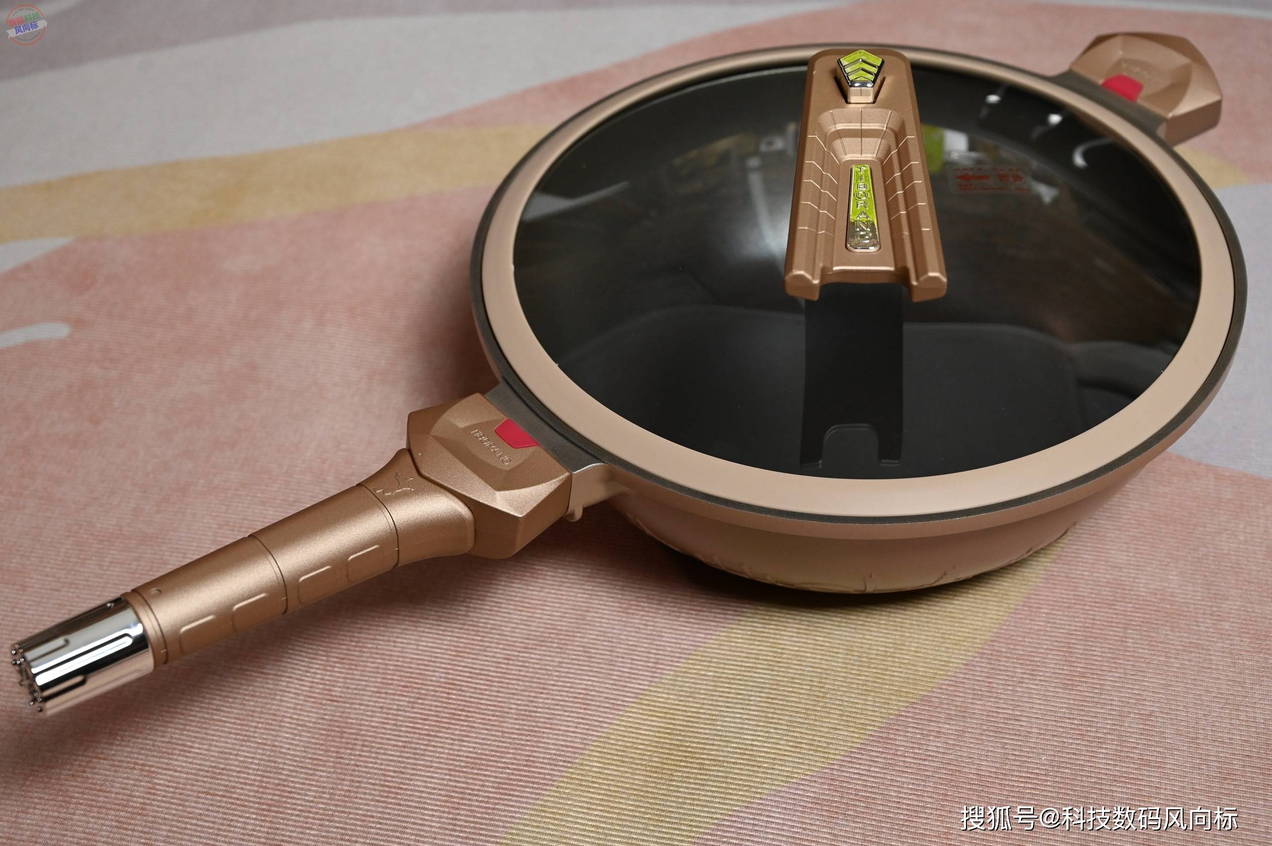 科技革新厨房，全新功能锅引领烹饪革命
