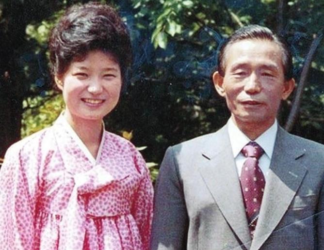美国最新政事下的温馨日常概览