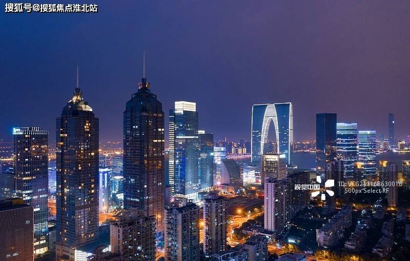 老城新楼盘风采，城市变迁与内心成就的象征