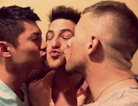 关于男同最新在线现象的深入探讨与探讨