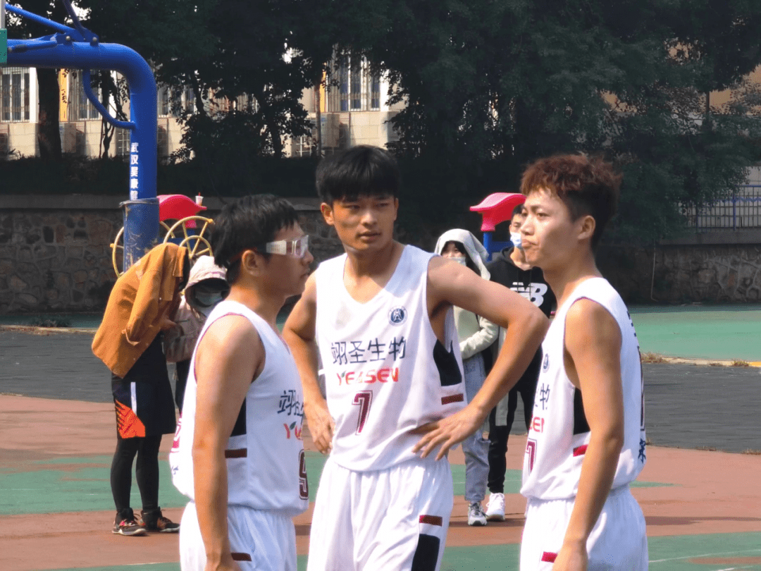 篮球热血瞬间，赛场上的广播之声