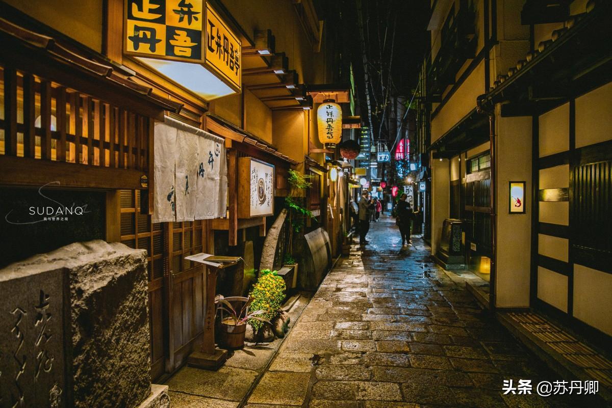 探访小巷独特小店，带你领略近期新奇产品风尚！
