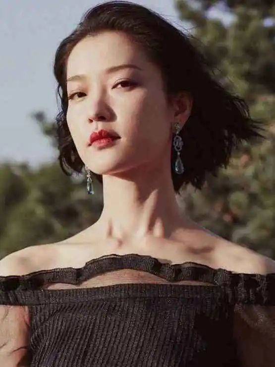 黑珍珠闪耀娱乐圈，女明星的肤色背景、时代印记与影响力