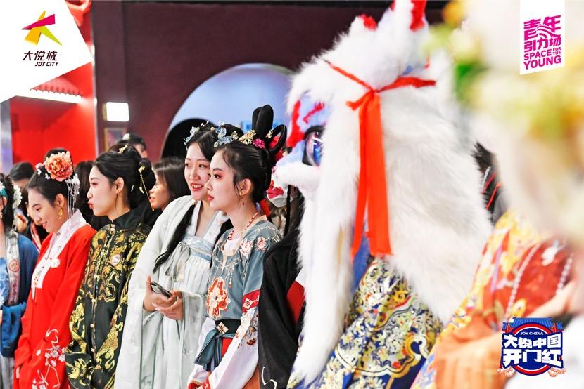 最新彩妆潮流揭秘，小巷深处的时尚秘境探索