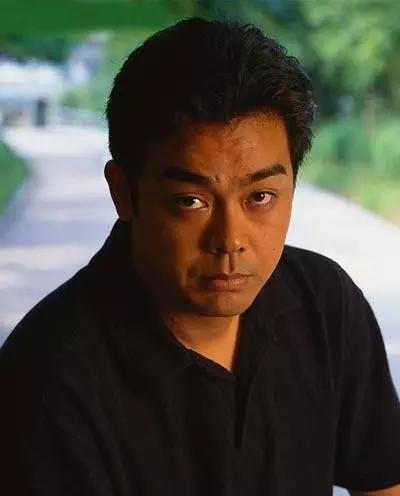 光头香港演员的成长之路，如何迈向出色演员的步骤指南？