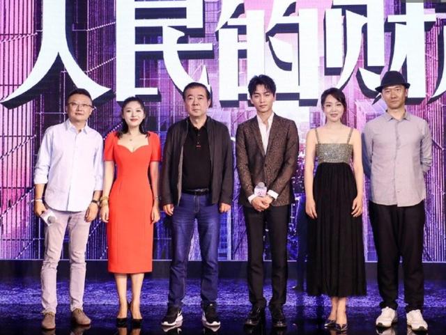演员向能的快乐日常，友情、舞台与爱的旅程