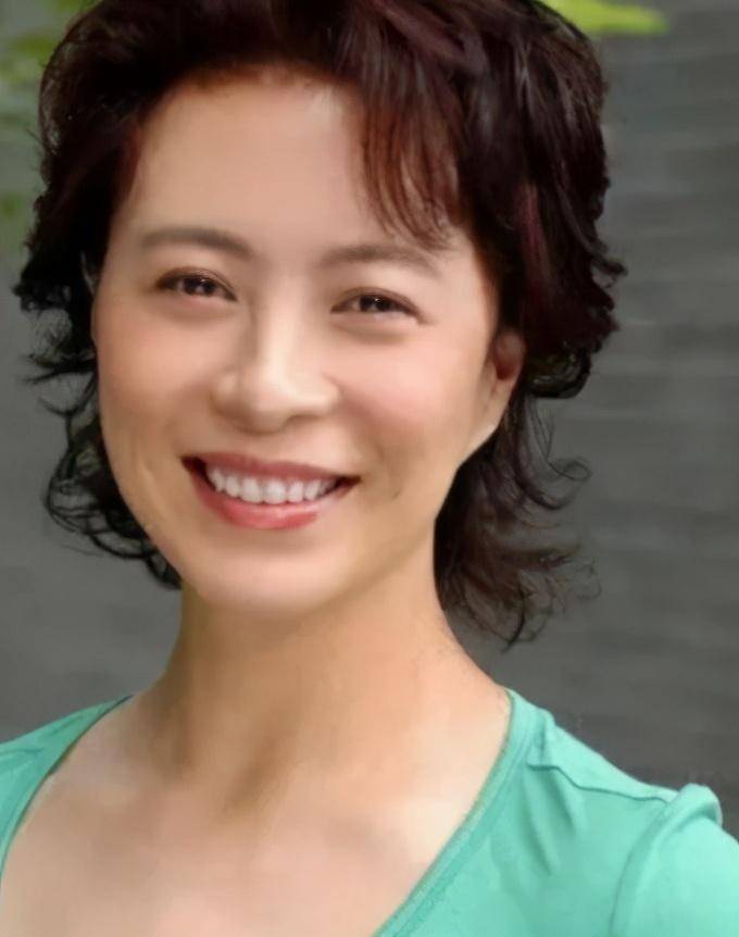 演员牛莉，影视界多才多艺的璀璨之星简介