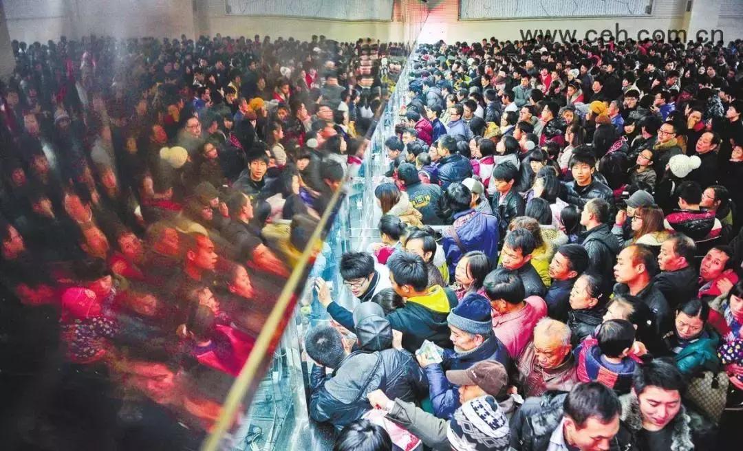 最新抢劫案背后的旅行奇迹，自然美景中的危机与挑战