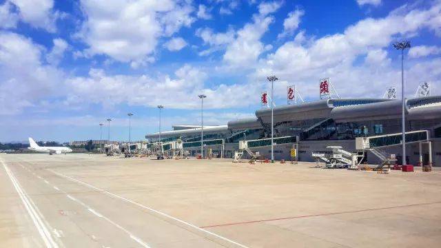 鹤岗机场新篇章，翱翔起点，自信与成就感的起飞地