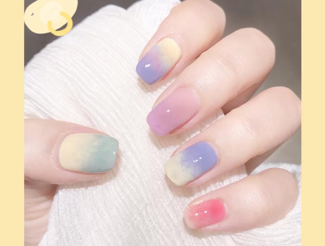 最新美甲图片流行趋势，奇妙之旅开启美甲情缘新篇章